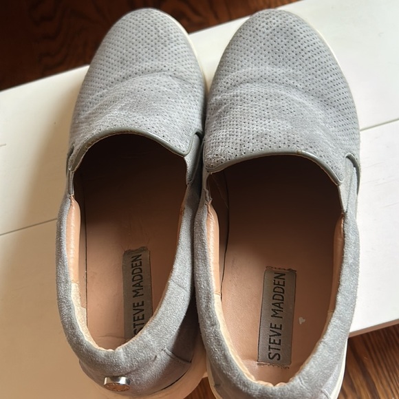 🌿Steve Madden grey slip on suede leather sneakers, size 7.5🌿 - Picture 4 of 7